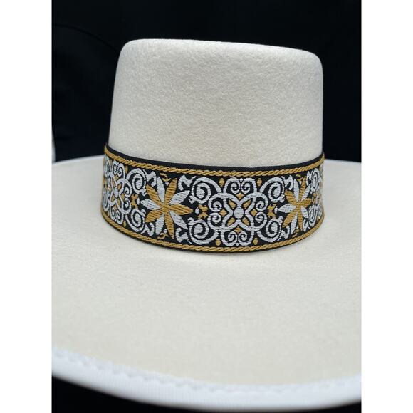 Femsee Wool Hat Sz Medium Cream Color Embroidery Band - Picture 3 of 16